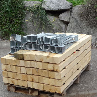 Holzpfähle aus verschiedenen Hölzern Im Außenbereich vielseitig